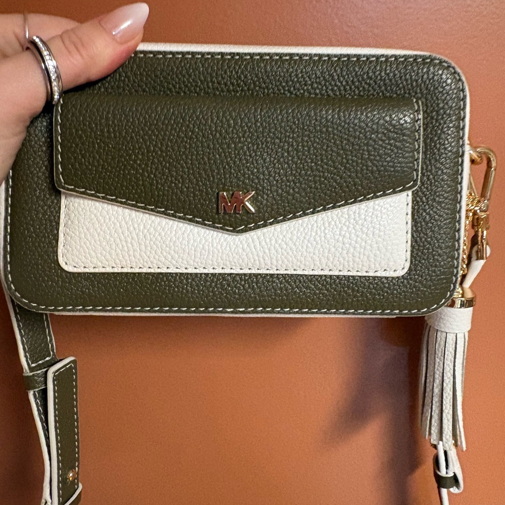 Michael Kors Green and White Crossbody Bag - Picture 3 of 16